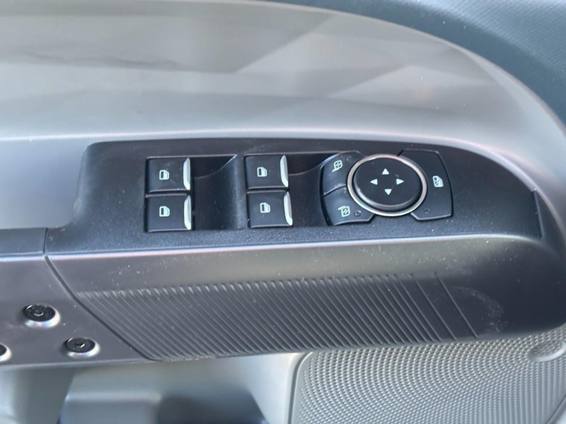 Ford Maverick Vehicle Image 18