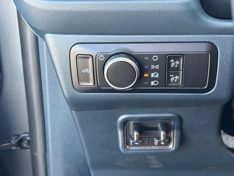 Ford Maverick Vehicle Image 19