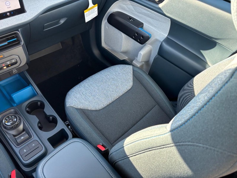 Ford Maverick Vehicle Full-screen Gallery Image 16