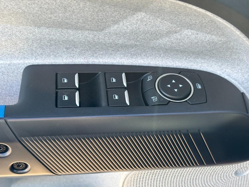 Ford Maverick Vehicle Full-screen Gallery Image 17