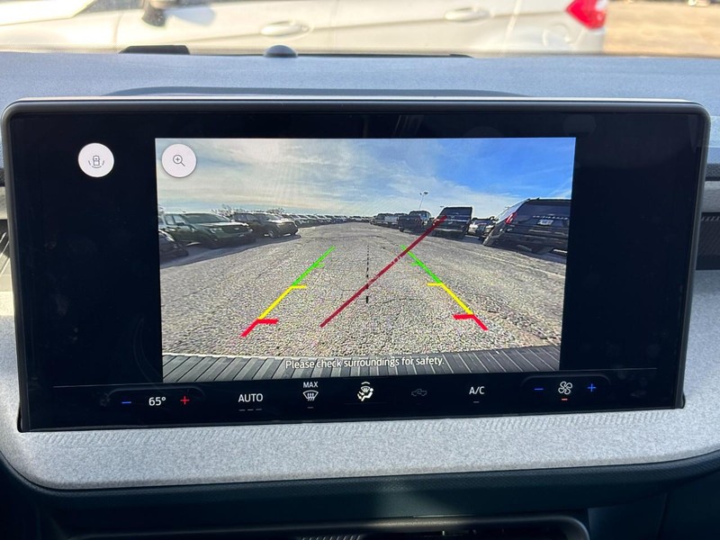 Ford Maverick Vehicle Full-screen Gallery Image 25