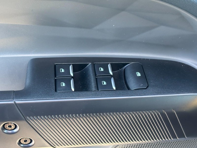 Ford Maverick Vehicle Full-screen Gallery Image 18