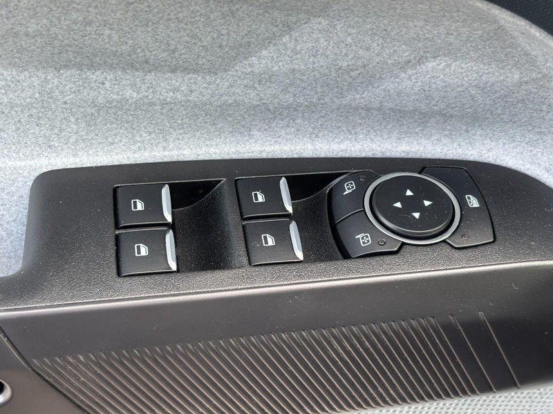 Ford Maverick Vehicle Full-screen Gallery Image 18