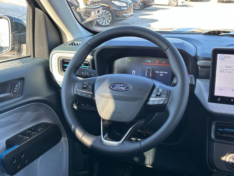 Ford Maverick Vehicle Full-screen Gallery Image 15