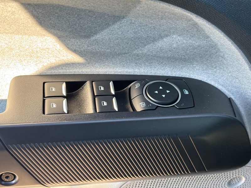 Ford Maverick Vehicle Full-screen Gallery Image 18