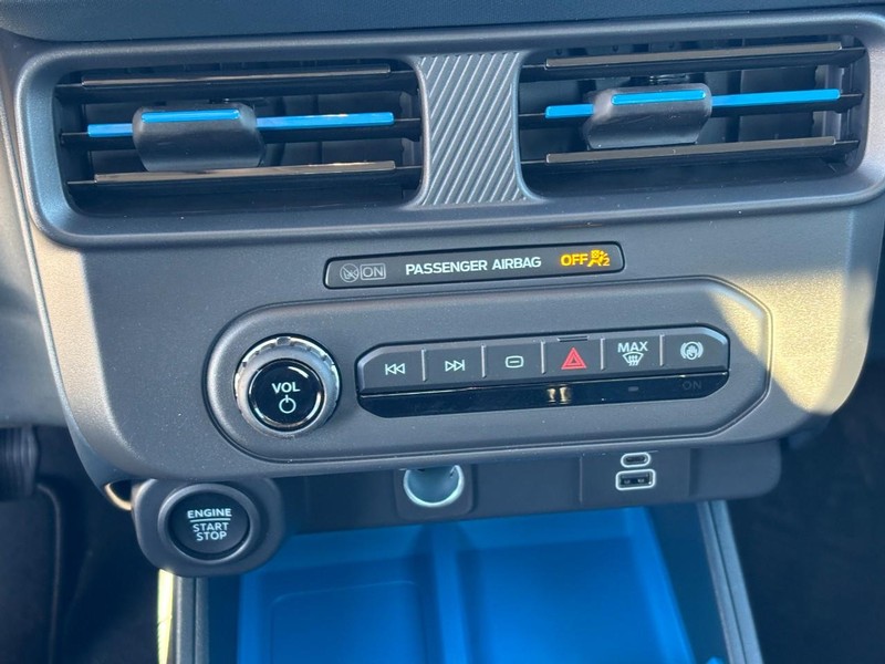 Ford Maverick Vehicle Full-screen Gallery Image 26