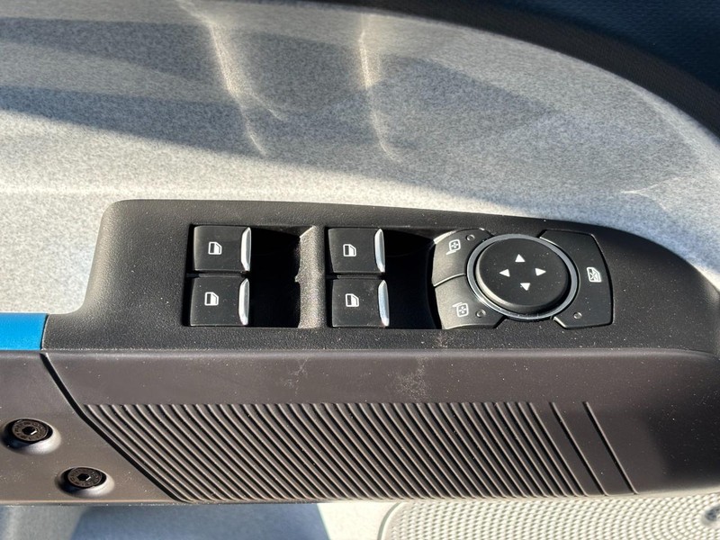 Ford Maverick Vehicle Full-screen Gallery Image 17