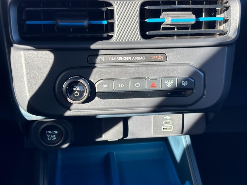 Ford Maverick Vehicle Full-screen Gallery Image 25