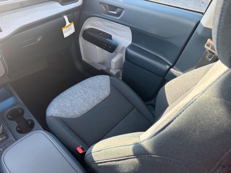 Ford Maverick Vehicle Full-screen Gallery Image 16