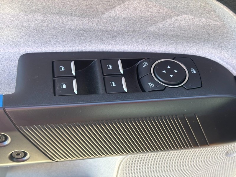 Ford Maverick Vehicle Full-screen Gallery Image 18