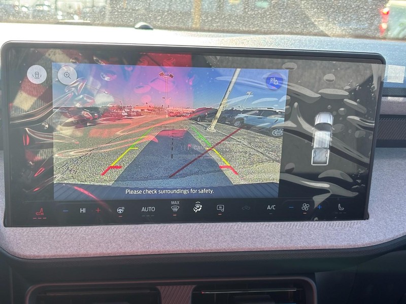 Ford Maverick Vehicle Full-screen Gallery Image 25