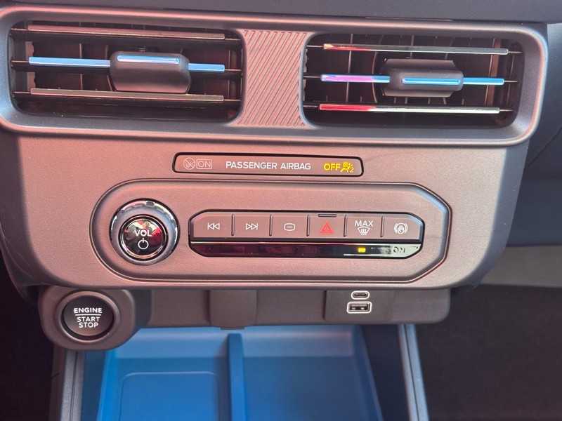 Ford Maverick Vehicle Full-screen Gallery Image 26