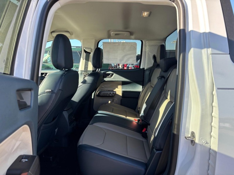 Ford Maverick Vehicle Full-screen Gallery Image 12