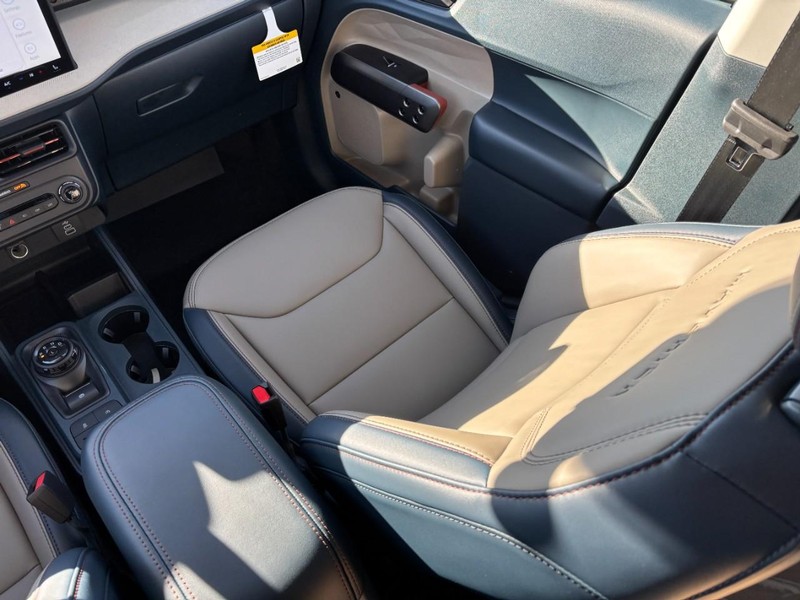 Ford Maverick Vehicle Full-screen Gallery Image 16