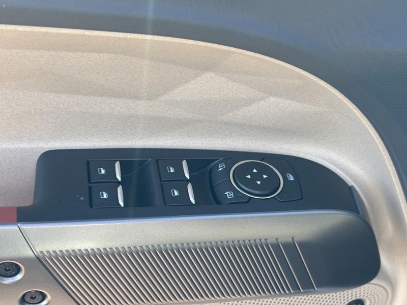 Ford Maverick Vehicle Full-screen Gallery Image 17