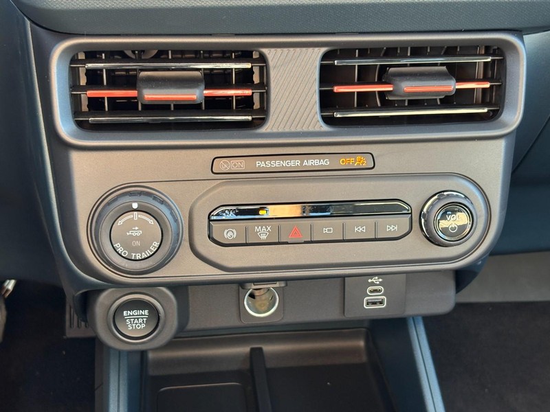 Ford Maverick Vehicle Full-screen Gallery Image 25