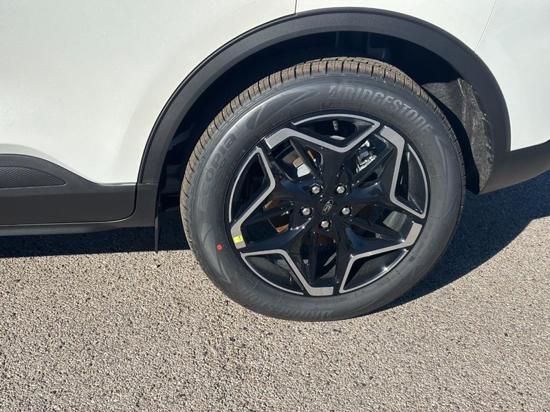 Ford Escape Vehicle Full-screen Gallery Image 11