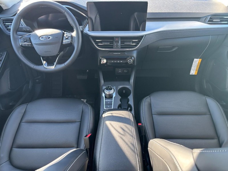 Ford Escape Vehicle Full-screen Gallery Image 13