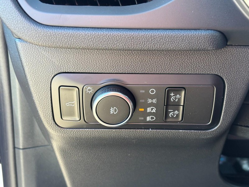 Ford Escape Vehicle Full-screen Gallery Image 19