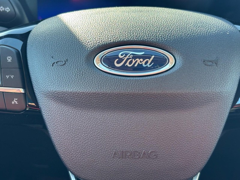 Ford Escape Vehicle Full-screen Gallery Image 21