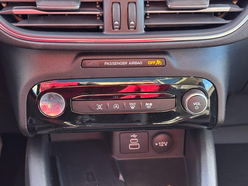 Ford Escape Vehicle Full-screen Gallery Image 26