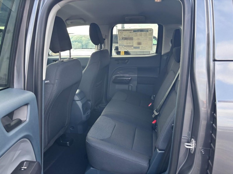 Ford Maverick Vehicle Image 12