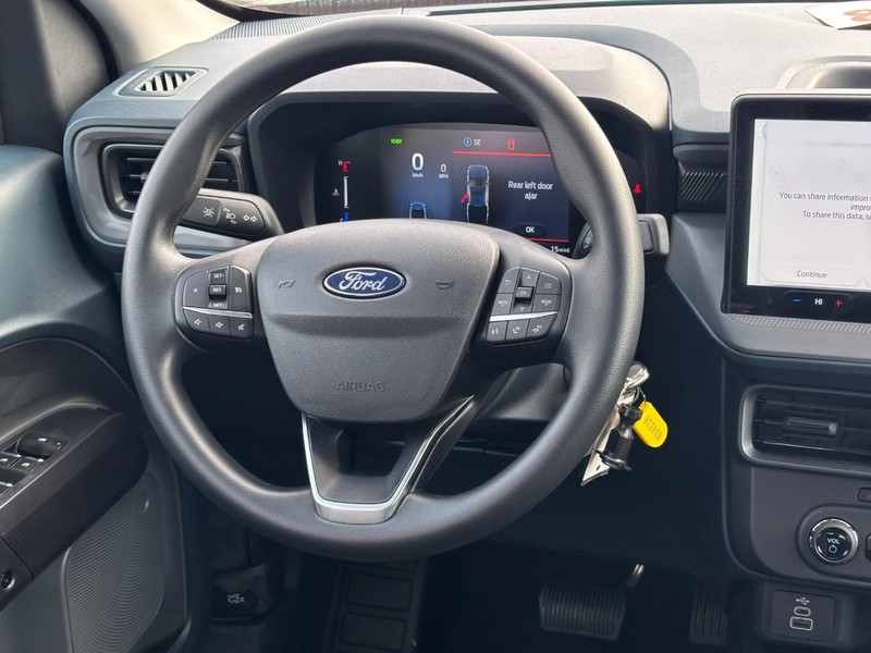 Ford Maverick Vehicle Image 14