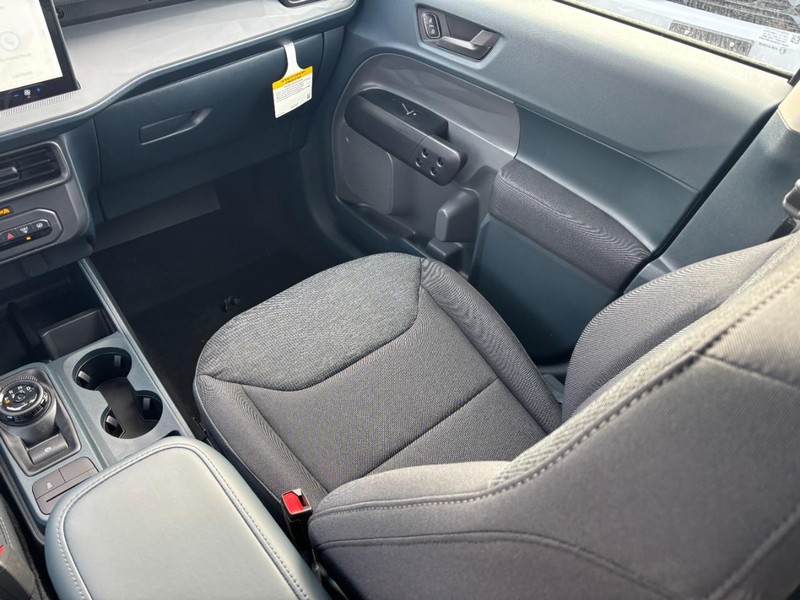 Ford Maverick Vehicle Image 16