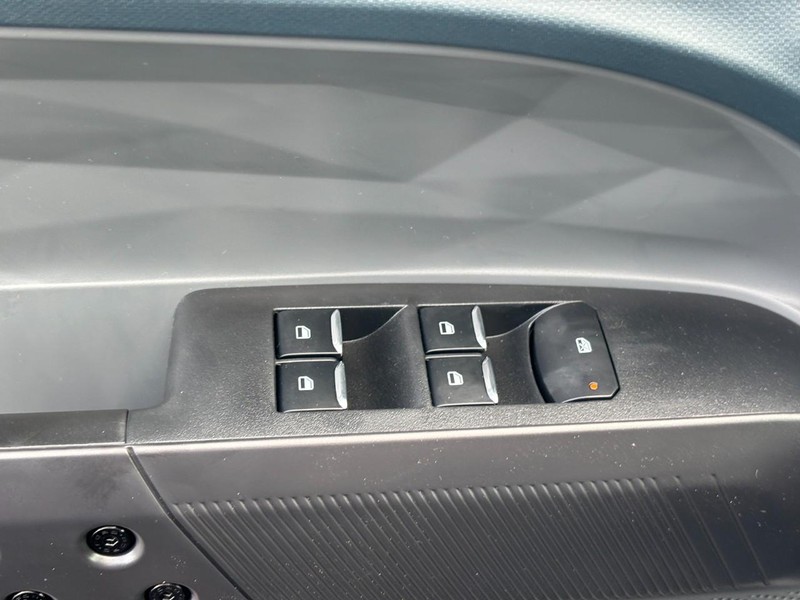 Ford Maverick Vehicle Image 17