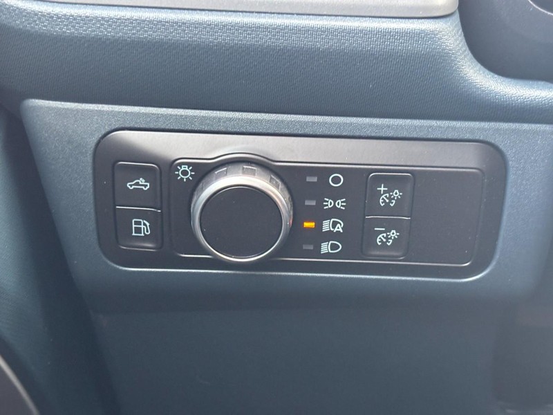 Ford Maverick Vehicle Image 18