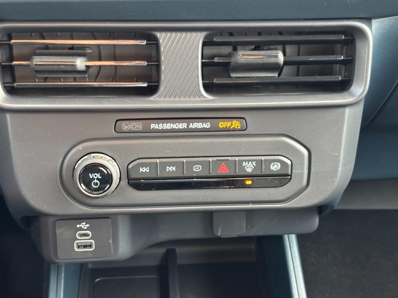 Ford Maverick Vehicle Image 25