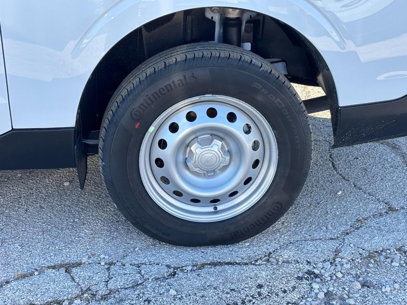 Ford Maverick Vehicle Image 11