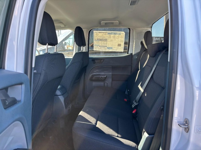 Ford Maverick Vehicle Image 12