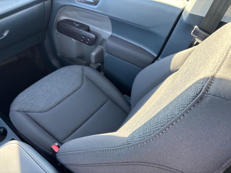 Ford Maverick Vehicle Image 16