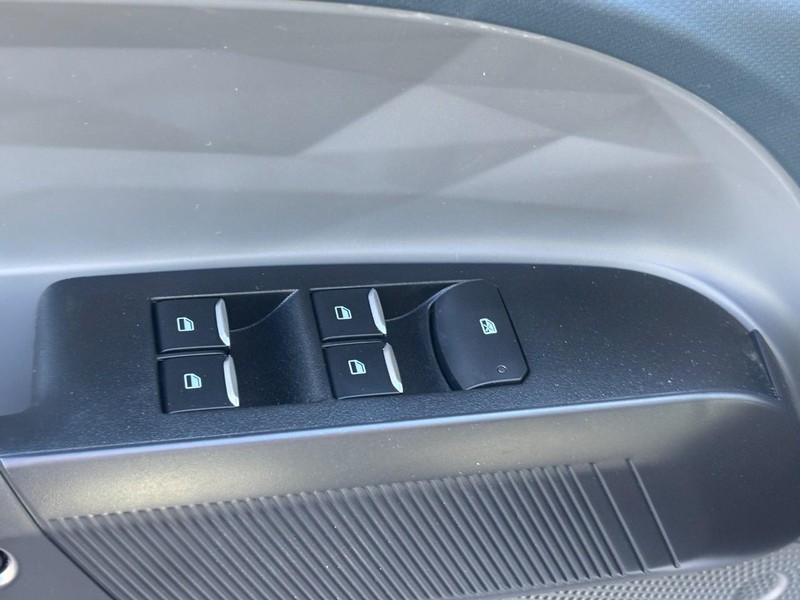 Ford Maverick Vehicle Image 17