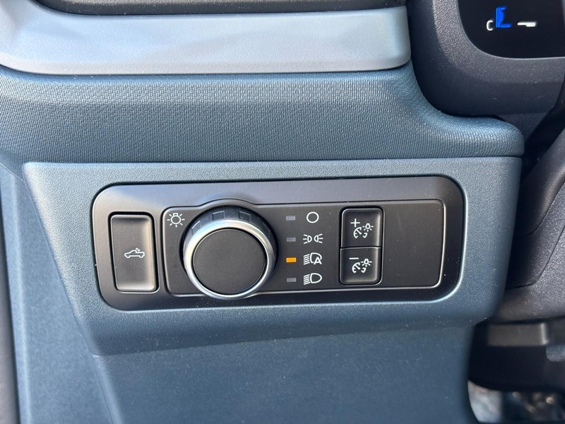 Ford Maverick Vehicle Image 18