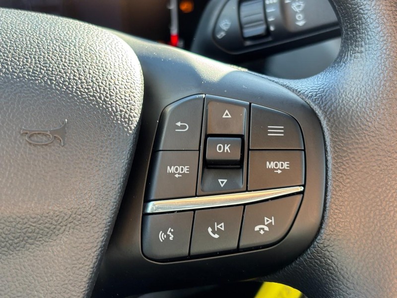 Ford Maverick Vehicle Image 21