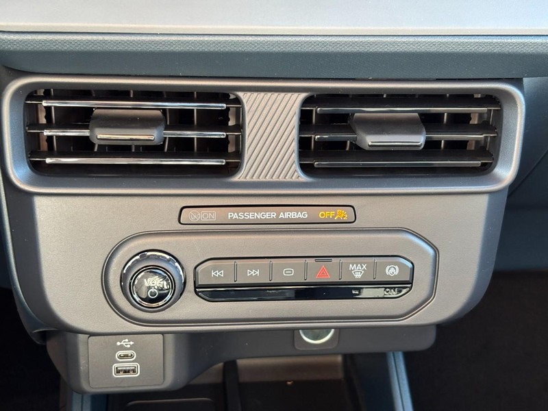 Ford Maverick Vehicle Image 25