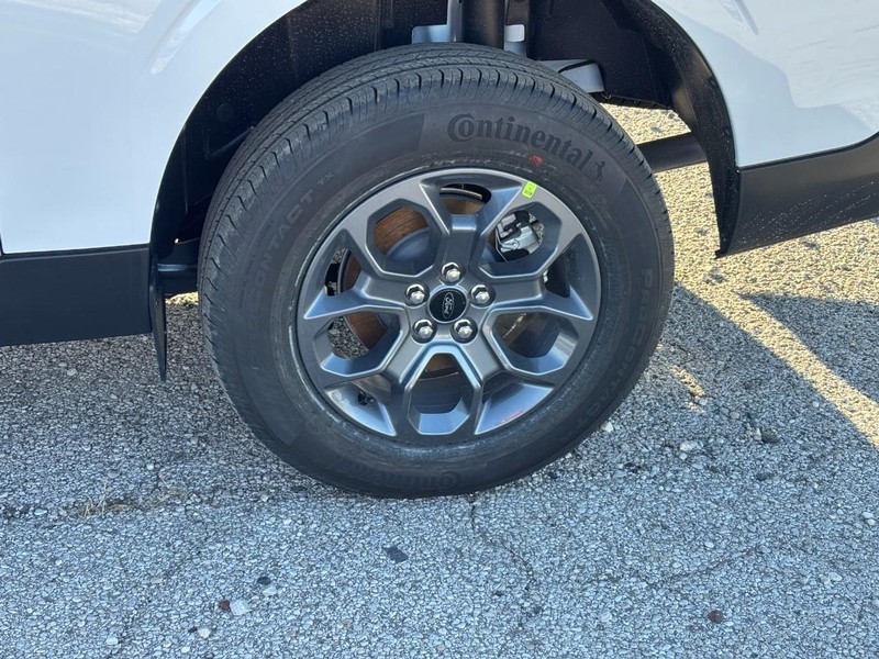 Ford Maverick Vehicle Image 11