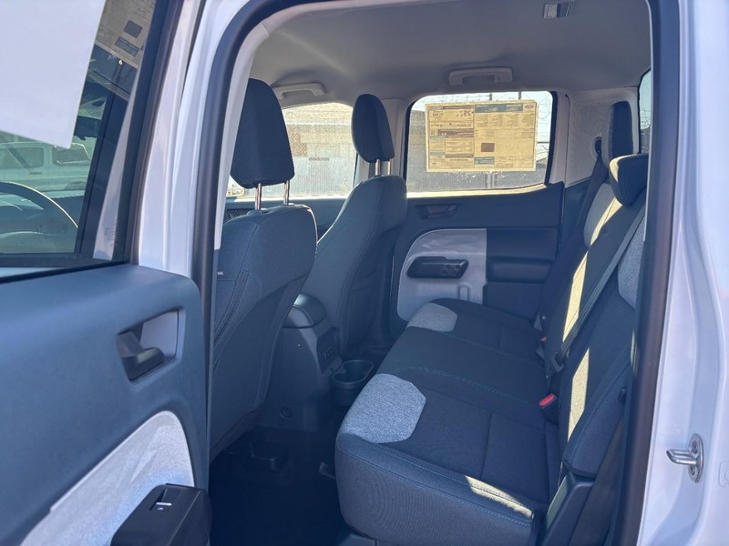 Ford Maverick Vehicle Image 12