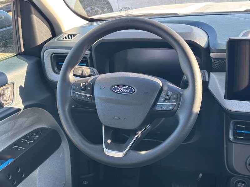 Ford Maverick Vehicle Image 14