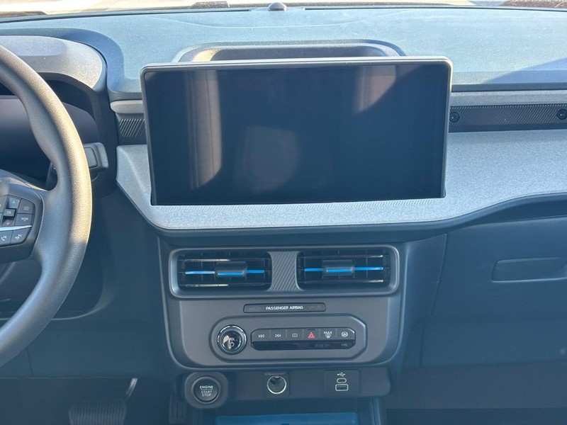 Ford Maverick Vehicle Image 15