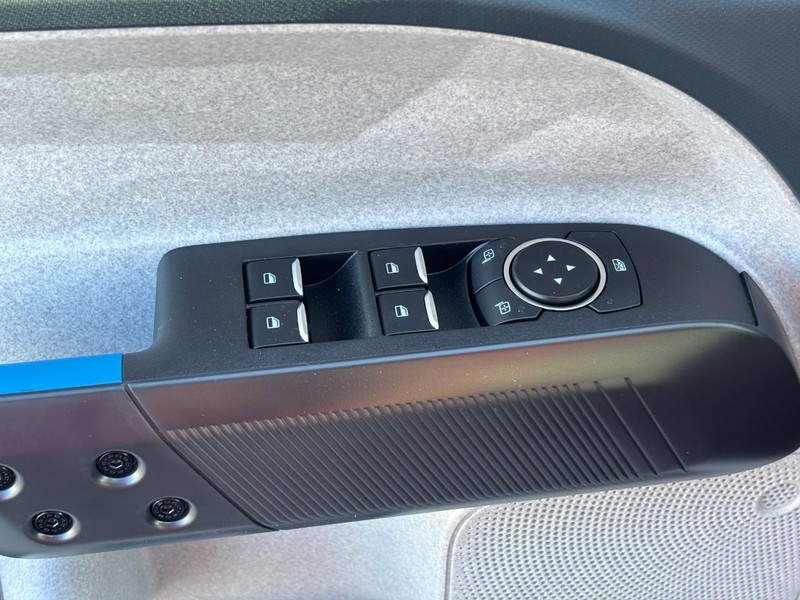 Ford Maverick Vehicle Image 18