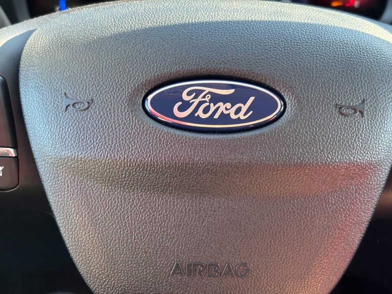 Ford Maverick Vehicle Image 21