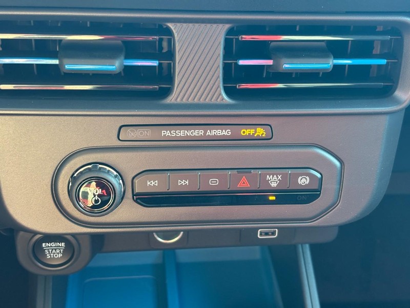 Ford Maverick Vehicle Image 26