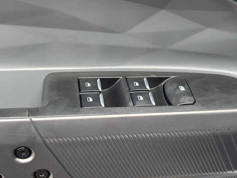 Ford Maverick Vehicle Full-screen Gallery Image 18