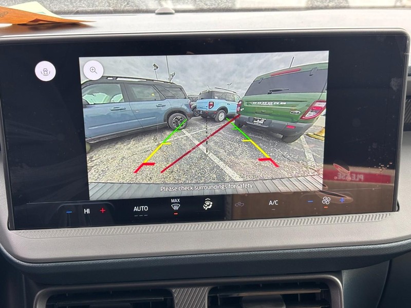 Ford Maverick Vehicle Full-screen Gallery Image 25