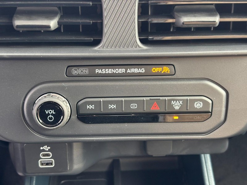 Ford Maverick Vehicle Full-screen Gallery Image 26