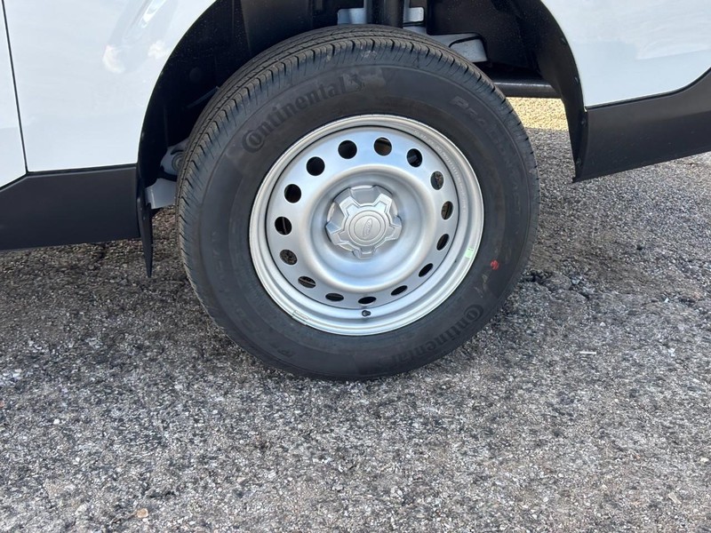 Ford Maverick Vehicle Image 11