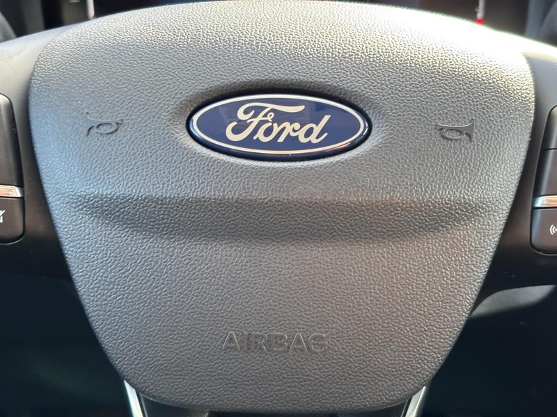 Ford Maverick Vehicle Image 21